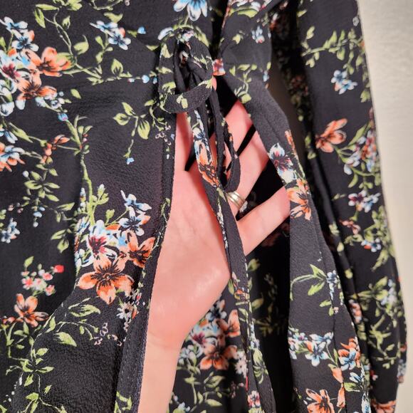 BAILEY & CHLOE Wrap Blouse Top Womens M Black Green Floral LS Cottagecore Boho - Picture 10 of 11
